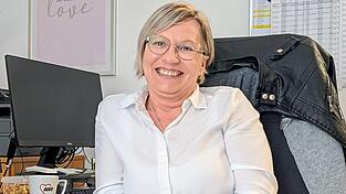 Viel am Schreibtisch, aber gern auch auf Station arbeitet die neue Pflegedienstleiterin im AWO-Seniorenzentrum, Juliane Czuczman.