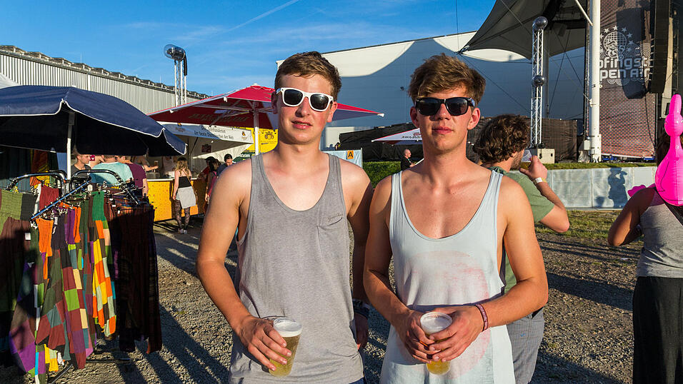 Ein Streifzug durch das Campinggelände: Trotz heißer Temperaturen sind die Festivalbesucher bestens gelaunt. (Foto: Susanne Raith) Ein Streifzug durch das Campinggelände: Trotz heißer Temperaturen sind die Festivalbesucher bestens gelaunt. (Foto: Susanne Raith)