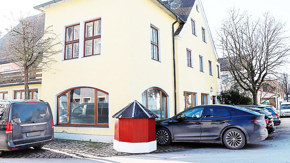 Durchaus beengt sind die Verhältnisse in der Schüsselhauser Straße. Die Parksituation könnte sich noch weiter verschlechtern, sollte dort zusätzlicher Wohnraum entstehen. Durchaus beengt sind die Verhältnisse in der Schüsselhauser Straße. Die Parksituation könnte sich noch weiter verschlechtern, sollte dort zusätzlicher Wohnraum entstehen.