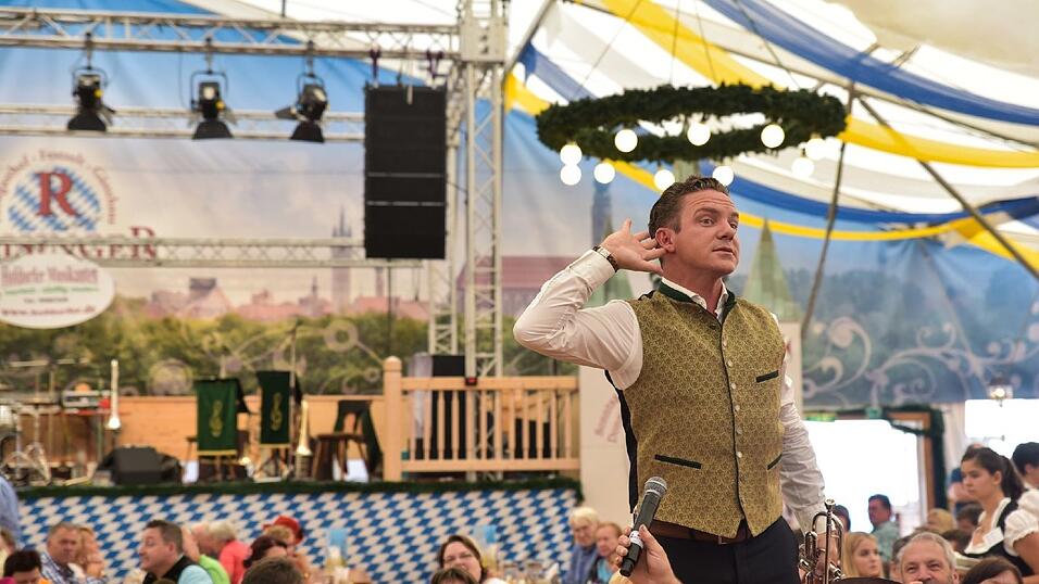 Wenn Stefan Mross singt, spielt das Publikum verr&uuml;ckt.