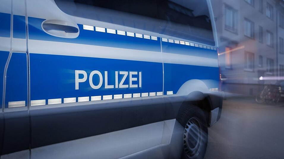 Nach dem Fund eines leblosen 25-J&auml;hrigen in der Rednitz im mittelfr&auml;nkischen Stein ermittelt die Kriminalpolizei. (Symbolbild)