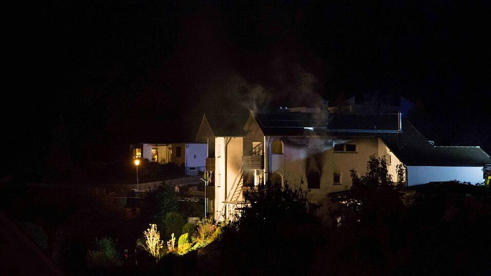 Bei einem Brand in Moosthenning im Landkreis Dingolfing-Landau wurde eine 91-J&auml;hrige lebensgef&auml;hrlich verletzt.