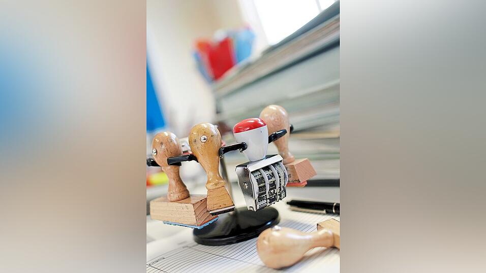 Beh&ouml;rden produzieren jetzt neue Beh&ouml;rden, um immer neue Regeln erf&uuml;llen zu k&ouml;nnen.