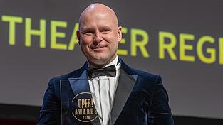 Der Intendant des Theaters Regensburg, Sebastian Ritschel, hat den &laquo;Oper! Award&raquo; als das &laquo;Beste Opernhaus des Jahres&raquo; entgegengenommen.