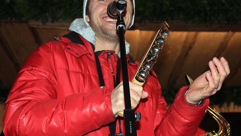 Der idyllische Christkindlmarkt in der Freyung in Landshut zählt zu den schönsten Christkindlmärkten Bayerns. Bei eisigen Temperaturen ist dort insbesondere die Glühwein-Alm natürlich heiß begehrt. Der idyllische Christkindlmarkt in der Freyung in Landshut zählt zu den schönsten Christkindlmärkten Bayerns. Bei eisigen Temperaturen ist dort insbesondere die Glühwein-Alm natürlich heiß begehrt.
