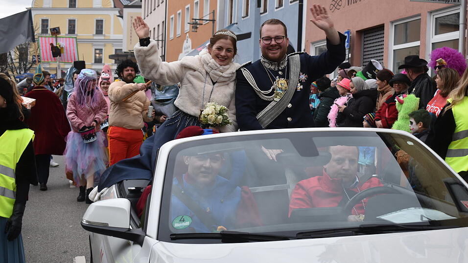 Zu Gast aus der Nachbarstadt Vilsbiburg: das Prinzenpaar der Narhalla.