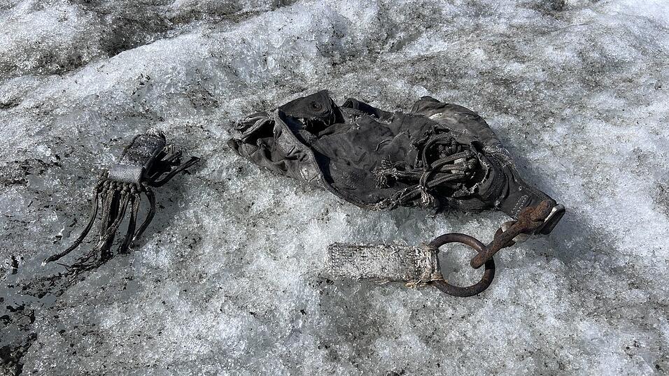 Die Geheimdienstoperation begann in einer Winternacht gegen Kriegsende. Die Geheimdienstoperation begann in einer Winternacht gegen Kriegsende.