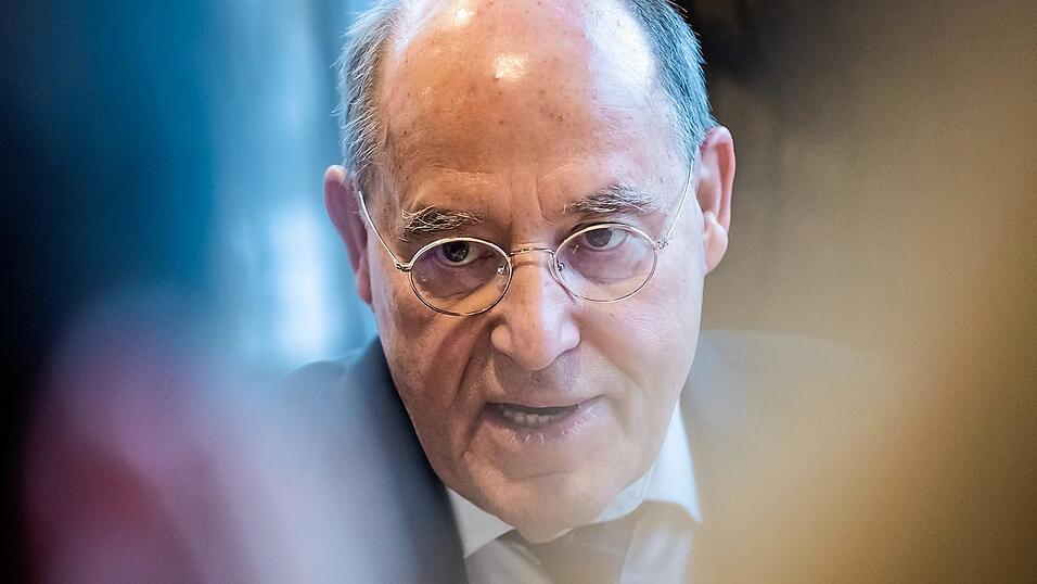 &bdquo;Rechtsstaat und Demokratie m&uuml;ssten attraktiver gemacht werden&ldquo;, sagt Gregor Gysi.