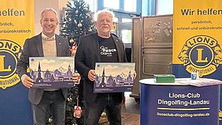 Präsident Robert Elsberger und Pastpräsident Peter Fraundorfer zeigen sich erfreut über 3.000 verkaufte Lions Los-Adventskalender. Präsident Robert Elsberger und Pastpräsident Peter Fraundorfer zeigen sich erfreut über 3.000 verkaufte Lions Los-Adventskalender.