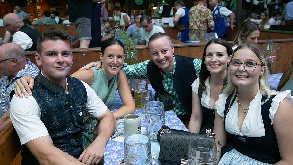 Die Partybilder vom Freitag, 15. August, aus dem Festzelt Wenisch. Die Partybilder vom Freitag, 15. August, aus dem Festzelt Wenisch.