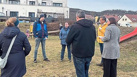 In der B&uuml;rgermeister-Meindl-Stra&szlig;e sieht der Ausschuss Handlungsbedarf.