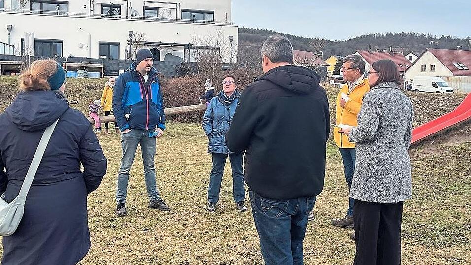 In der B&uuml;rgermeister-Meindl-Stra&szlig;e sieht der Ausschuss Handlungsbedarf.