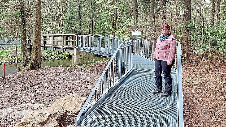 Für Manuela Bindl ein gelungenes Beispiel für den Abbau von Barrieren: die Brücke am Rundweg um den Silbersee. Für Manuela Bindl ein gelungenes Beispiel für den Abbau von Barrieren: die Brücke am Rundweg um den Silbersee.