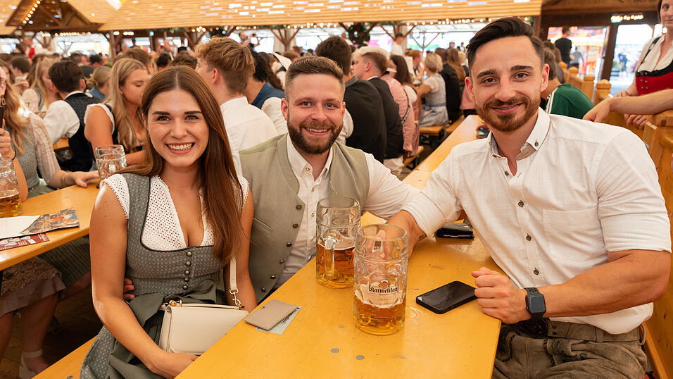 Die Partybilder vom Montag, 12. August 2024, aus dem Festzelt Nothaft. Die Partybilder vom Montag, 12. August 2024, aus dem Festzelt Nothaft.