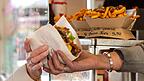 An den Food Trucks kann man sich Spezialit&auml;ten aus aller Herren L&auml;nder schmecken lassen.