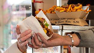 An den Food Trucks kann man sich Spezialitäten aus aller Herren Länder schmecken lassen.