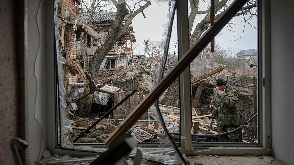 Vor den Toren Kiews: Im Krieg in der Ukraine verlieren viele Menschen ihre H&auml;user. Wir haben mit Leuten gesprochen, die nicht wissen, ob sie je wieder heimkehren k&ouml;nnen.