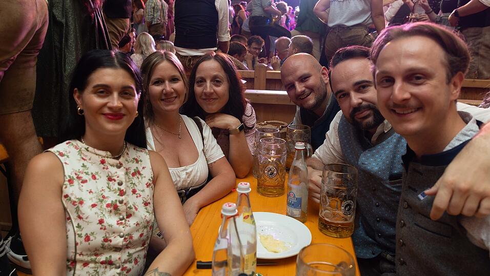 Die Partybilder vom Samstag, 8. August, aus dem Festzelt Weckmann. Die Partybilder vom Samstag, 8. August, aus dem Festzelt Weckmann.