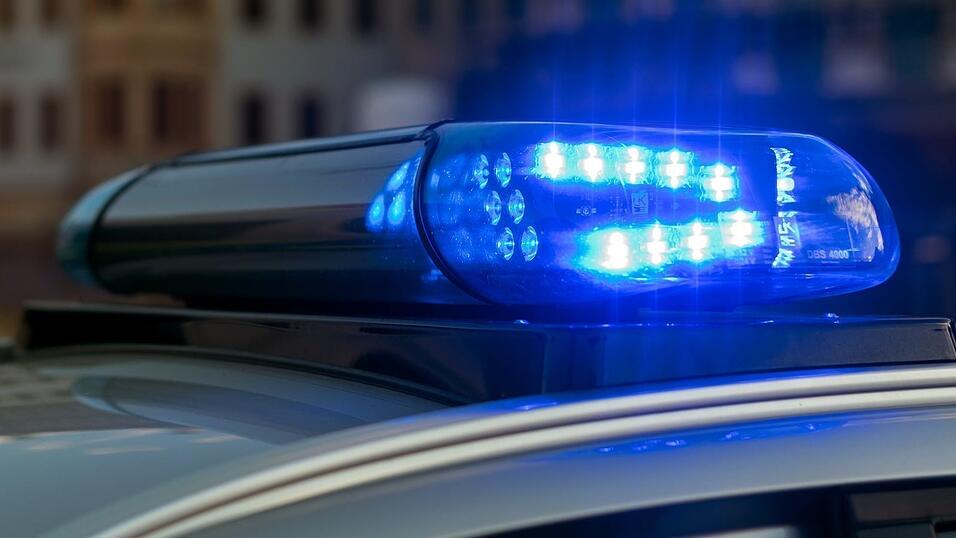 Die Jugendliche muss sich nun wegen verschiedener Delikte verantworten. (Symbolbild) Die Jugendliche muss sich nun wegen verschiedener Delikte verantworten. (Symbolbild)