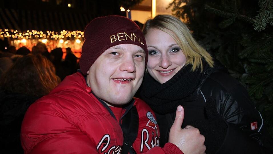 Der idyllische Christkindlmarkt in der Freyung in Landshut zählt zu den schönsten Christkindlmärkten Bayerns. Bei eisigen Temperaturen ist dort insbesondere die Glühwein-Alm natürlich heiß begehrt. Der idyllische Christkindlmarkt in der Freyung in Landshut zählt zu den schönsten Christkindlmärkten Bayerns. Bei eisigen Temperaturen ist dort insbesondere die Glühwein-Alm natürlich heiß begehrt.