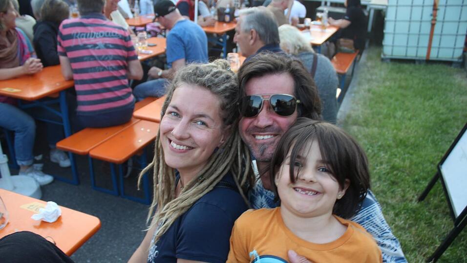 Viele Landshuter genossen ihren Freitagabend auf dem Bismarckplatzfest.