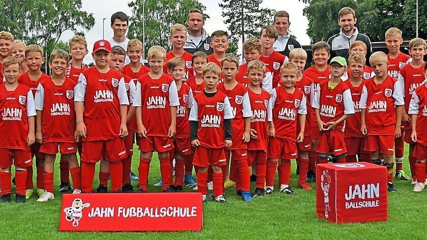 Teilnehmer, Trainer und Organisatoren des Fu&szlig;ballcamps zogen am Ende ein sehr positives Fazit.