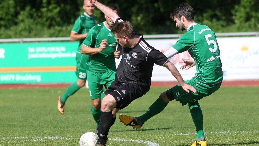 Die SpVgg Landshut schenkte gegen Rosenheim eine 2:0 Führung wieder her (Foto: Herrmann). Die SpVgg Landshut schenkte gegen Rosenheim eine 2:0 Führung wieder her (Foto: Herrmann).
