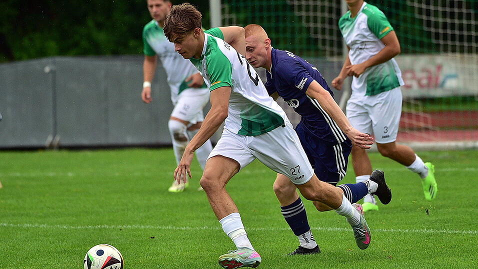 Felix Rem und seiner SpVgg Deggendorf steht mit der ersten Relegationspartie zur Landesliga in Oberbayern ein richtig schwerer Gang bevor. Felix Rem und seiner SpVgg Deggendorf steht mit der ersten Relegationspartie zur Landesliga in Oberbayern ein richtig schwerer Gang bevor.