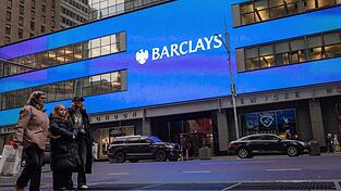 Die britische Großbank Barclays baut nach Investitionen in KI-Technologie 5000 Stellen ab. Die britische Großbank Barclays baut nach Investitionen in KI-Technologie 5000 Stellen ab.