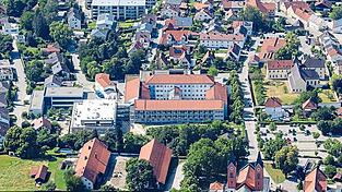 Gem&auml;&szlig; der Klinikfusion von Stadt und Landkreis Landshut gibt es auch f&uuml;r den Standort Vilsbiburg eine Bestandsgarantie. Doch die beinhaltet keine angebotenen Leistungen.