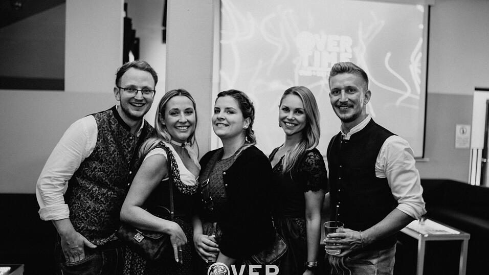 Auch am zweiten Volksfestfreitag schauten viele G&auml;ste im Overtime vorbei.