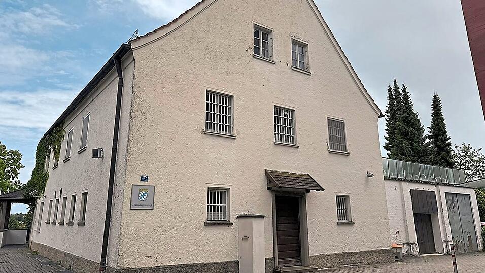 Bereits von 2008 bis 2014 hatte die Jugendarrestanstalt Landau geschlossen. Bereits von 2008 bis 2014 hatte die Jugendarrestanstalt Landau geschlossen.