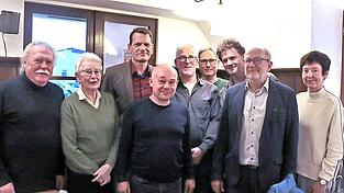 Der Vorstand des Mietervereins Landshut um seinen Vorsitzenden Josef Biersack (Zweiter von rechts) und Oliver Wunsch (Dritter von links) mit einigen Geehrten.