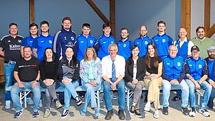 Dank der engagierten Arbeit im Nachwuchs- und Seniorenbereich steht dem SV Mitterkreith eine vielversprechende Zukunft bevor. Die Führungsriege mit Markus Schmidbauer an der Spitze freut sich darauf. Dank der engagierten Arbeit im Nachwuchs- und Seniorenbereich steht dem SV Mitterkreith eine vielversprechende Zukunft bevor. Die Führungsriege mit Markus Schmidbauer an der Spitze freut sich darauf.