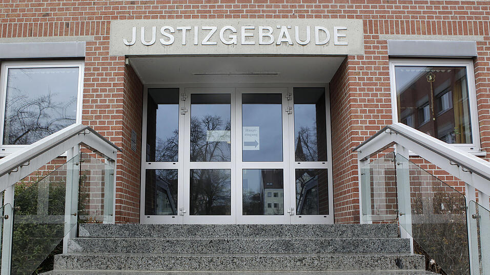 Mit einer Bewährungsstrafe verließ der 22-Jährige das Gerichtsgebäude.