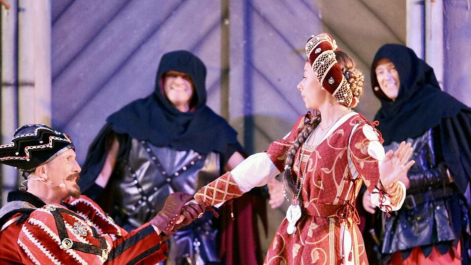 Eindr&uuml;cke von der Gruppe 'blau', die am Freitagabend die Drachenstich-Premiere gespielt hat.