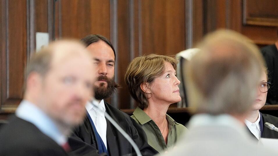 Die Unternehmerin Christina Block stellt sich als Angeklagte den Fragen des Hamburger Landgerichts. Die Unternehmerin Christina Block stellt sich als Angeklagte den Fragen des Hamburger Landgerichts.