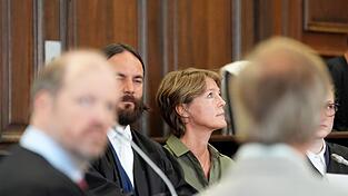 Die Unternehmerin Christina Block stellt sich als Angeklagte den Fragen des Hamburger Landgerichts.