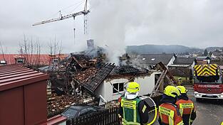 Das Wohnhaus ist stark einsturzgefährdet. Das Wohnhaus ist stark einsturzgefährdet.