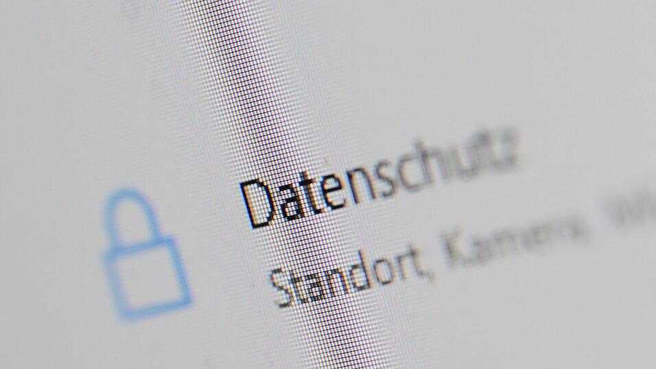 Die behördliche Struktur für den Datenschutz in Bayern leistet sich bisher zwei Behörden. Das könnte sich im Zuge der Entbürokratisierung aber auch ändern. (Symbolbild) Die behördliche Struktur für den Datenschutz in Bayern leistet sich bisher zwei Behörden. Das könnte sich im Zuge der Entbürokratisierung aber auch ändern. (Symbolbild)