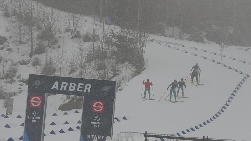 Nebelig und feucht war es beim freien Training am Dienstag. Nebelig und feucht war es beim freien Training am Dienstag.