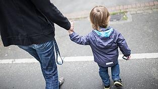 Viele Alleinerziehende bekommen keinen Betreuungsplatz für ihr Kind. (Symbolbild)