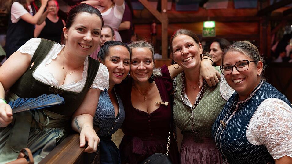 Die Partybilder vom Samstag, 8. August, aus dem Festzelt Wenisch. Die Partybilder vom Samstag, 8. August, aus dem Festzelt Wenisch.