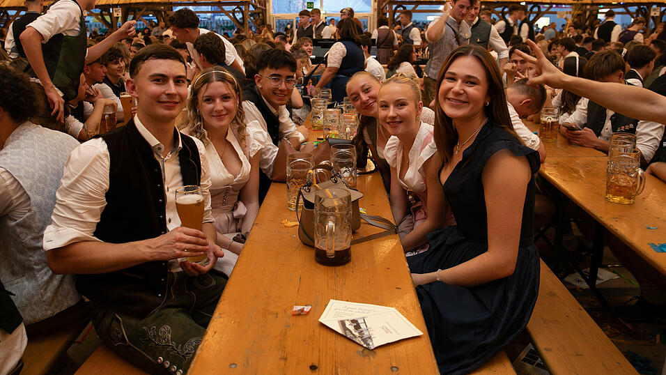 Die Partybilder vom Freitag, 8. August, aus dem Festzelt Reisinger. Die Partybilder vom Freitag, 8. August, aus dem Festzelt Reisinger.