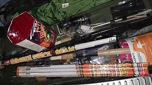 Die Bundespolizisten entdeckten illegales Feuerwerk im Kofferraum eines Autos. Die Bundespolizisten entdeckten illegales Feuerwerk im Kofferraum eines Autos.