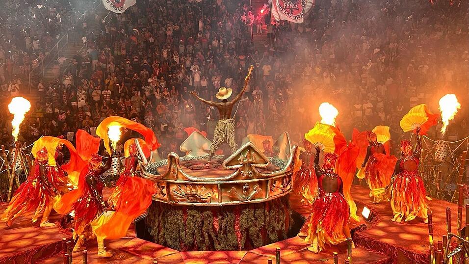 Rios Sambaschulen lassen es für eine letzte Karnevalsnacht noch einmal krachen. Rios Sambaschulen lassen es für eine letzte Karnevalsnacht noch einmal krachen.