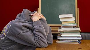 Hochbegabte Kinder langweilen sich im Unterricht schnell.
