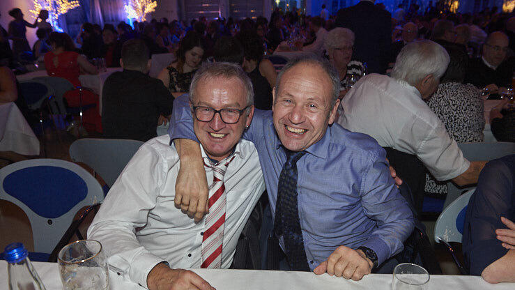 Die Metzgerzunft hat am Samstagabend in die Joseph-von-Fraunhofer-Halle eingeladen. Die Metzgerzunft hat am Samstagabend in die Joseph-von-Fraunhofer-Halle eingeladen.