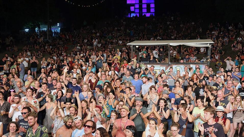 Auf dem 30. Labertalfestival wurde fröhlich miteinander gefeiert. Auf dem 30. Labertalfestival wurde fröhlich miteinander gefeiert.
