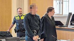 Mit schwer zu fassenden Schreckensvorstellungen konfrontierte der Angeklagte das Gericht am Montag. Mit schwer zu fassenden Schreckensvorstellungen konfrontierte der Angeklagte das Gericht am Montag.
